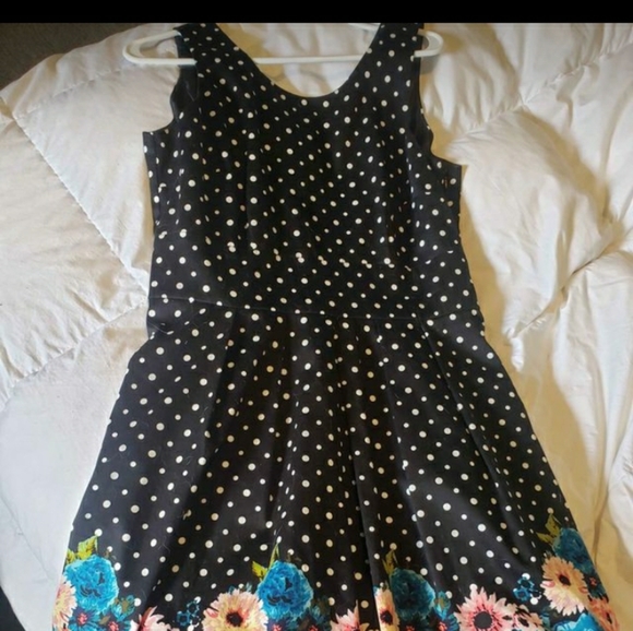 Dress - Picture 4 of 4